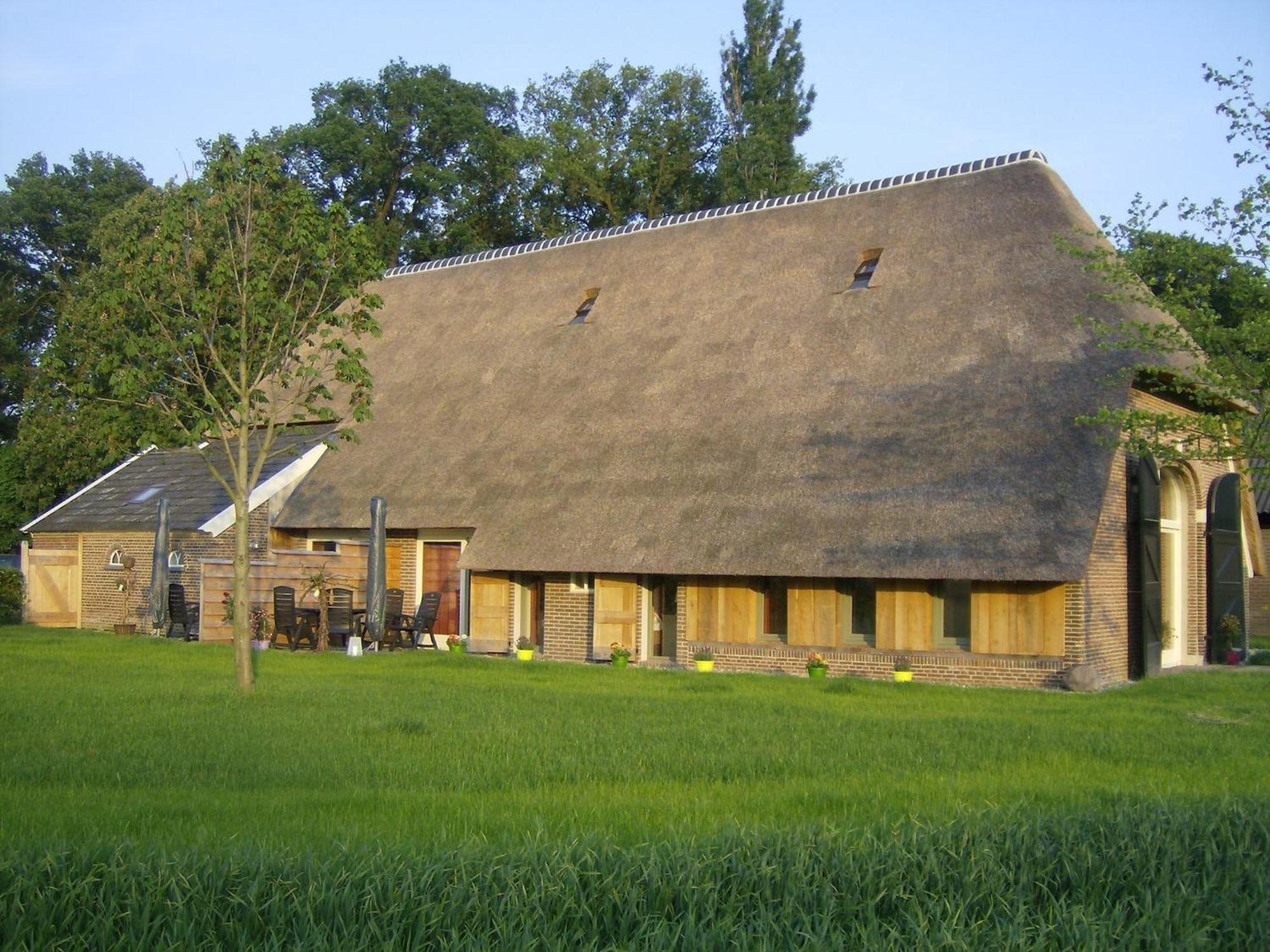 Staying In A Thatched Barn With Box Bed Beautiful View Region Achterhoek Geesteren  Bagian luar foto